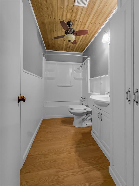 208 West County Line Road Royse City, TX 75189 - Photo 9 of 14 Updated bathroom