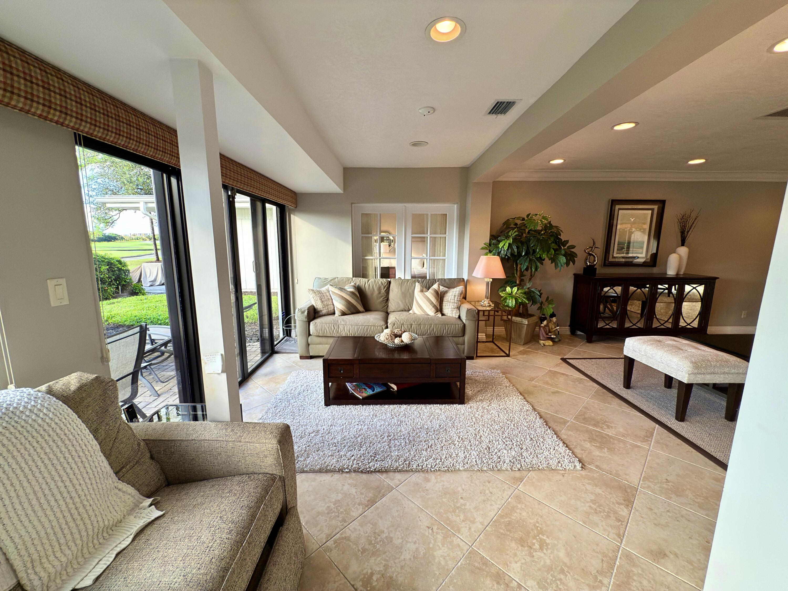 406 Bridgewood Court Boca Raton, FL 33434 - Photo 14 of 76 LIV-8