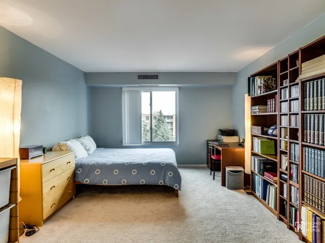 $2,050 | 1515 East Central Road, Unit 460B, Arlington Heights, IL 60005