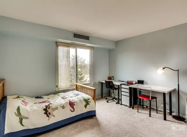 $2,050 | 1515 East Central Road, Unit 460B, Arlington Heights, IL 60005