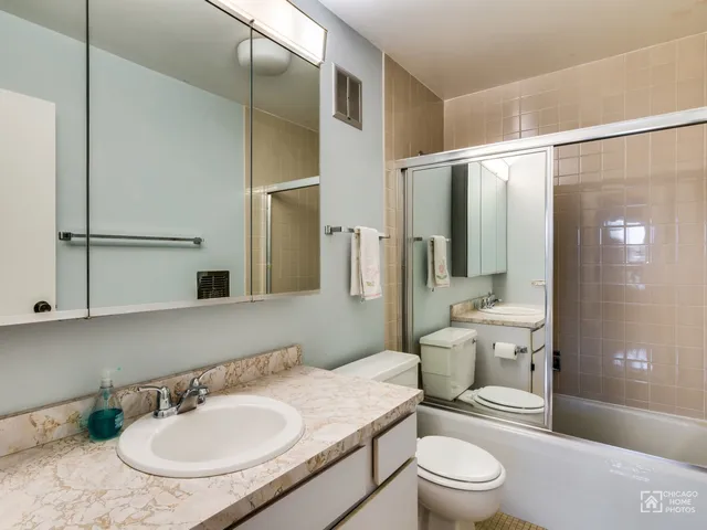 $2,050 | 1515 East Central Road, Unit 460B, Arlington Heights, IL 60005