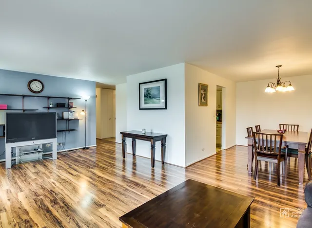 $2,050 | 1515 East Central Road, Unit 460B, Arlington Heights, IL 60005