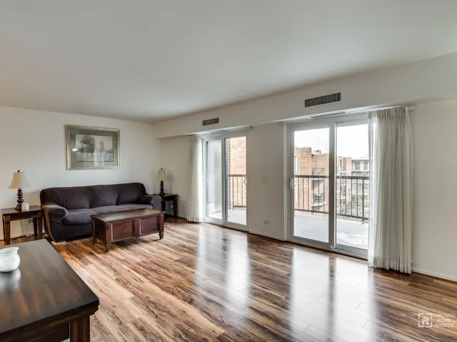 $2,050 | 1515 East Central Road, Unit 460B, Arlington Heights, IL 60005
