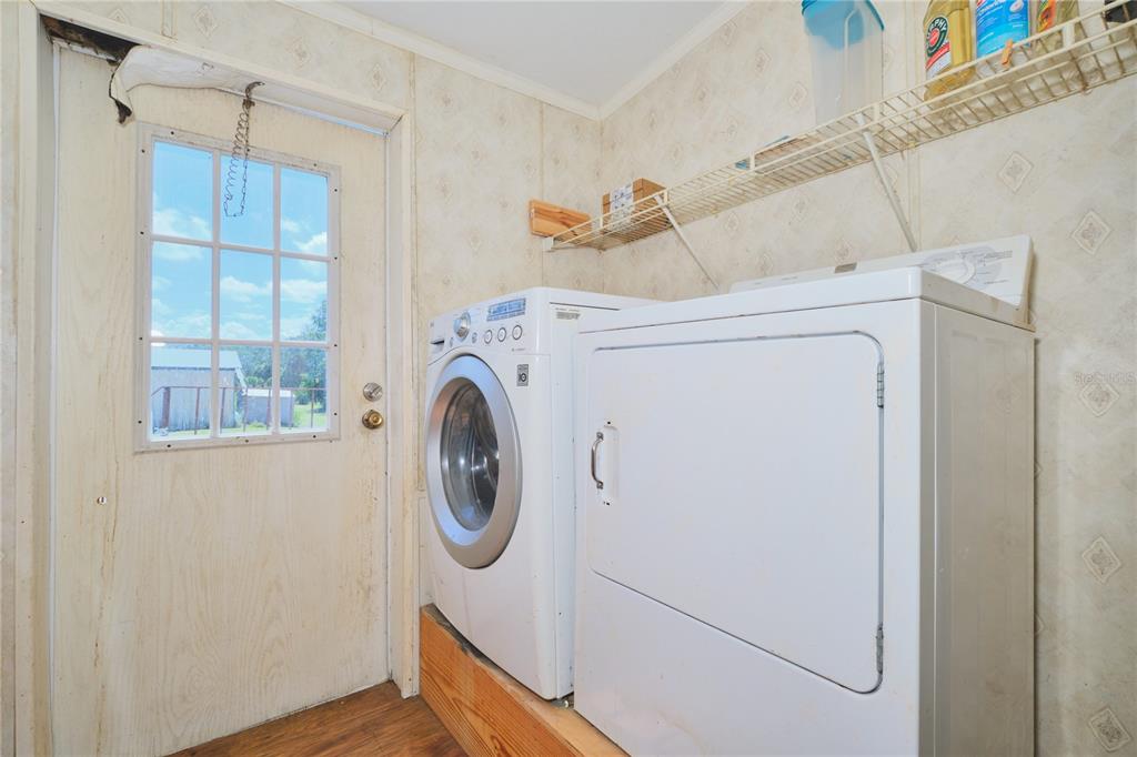 2701 Murphy Road Ona, FL 33865 - Photo 28 of 41 a utility room with dryer and washer