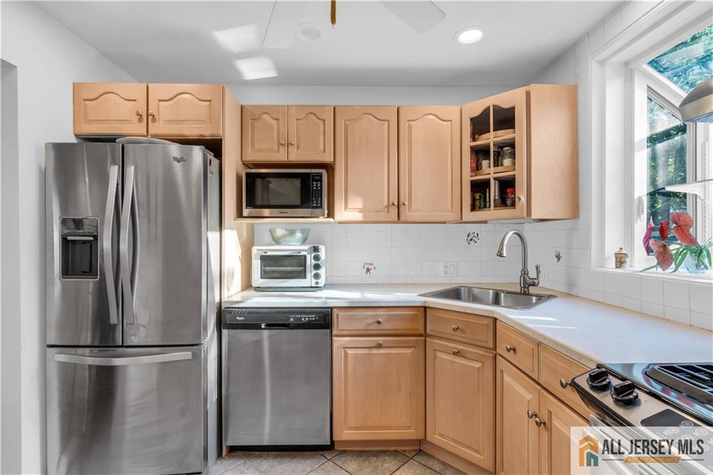 8 Smalley Road Edison, NJ 08817 - Photo 16 of 39