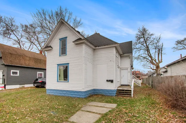 $160,000 | 596 Superior Street, Benton Harbor, MI 49022