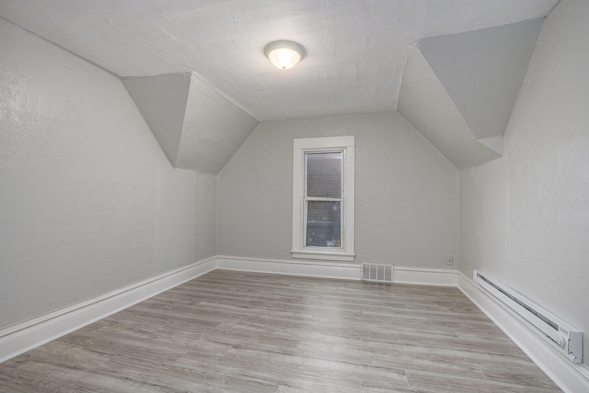 596 Superior Street Benton Harbor, MI 49022 - Photo 13 of 18 013_img_3673_174