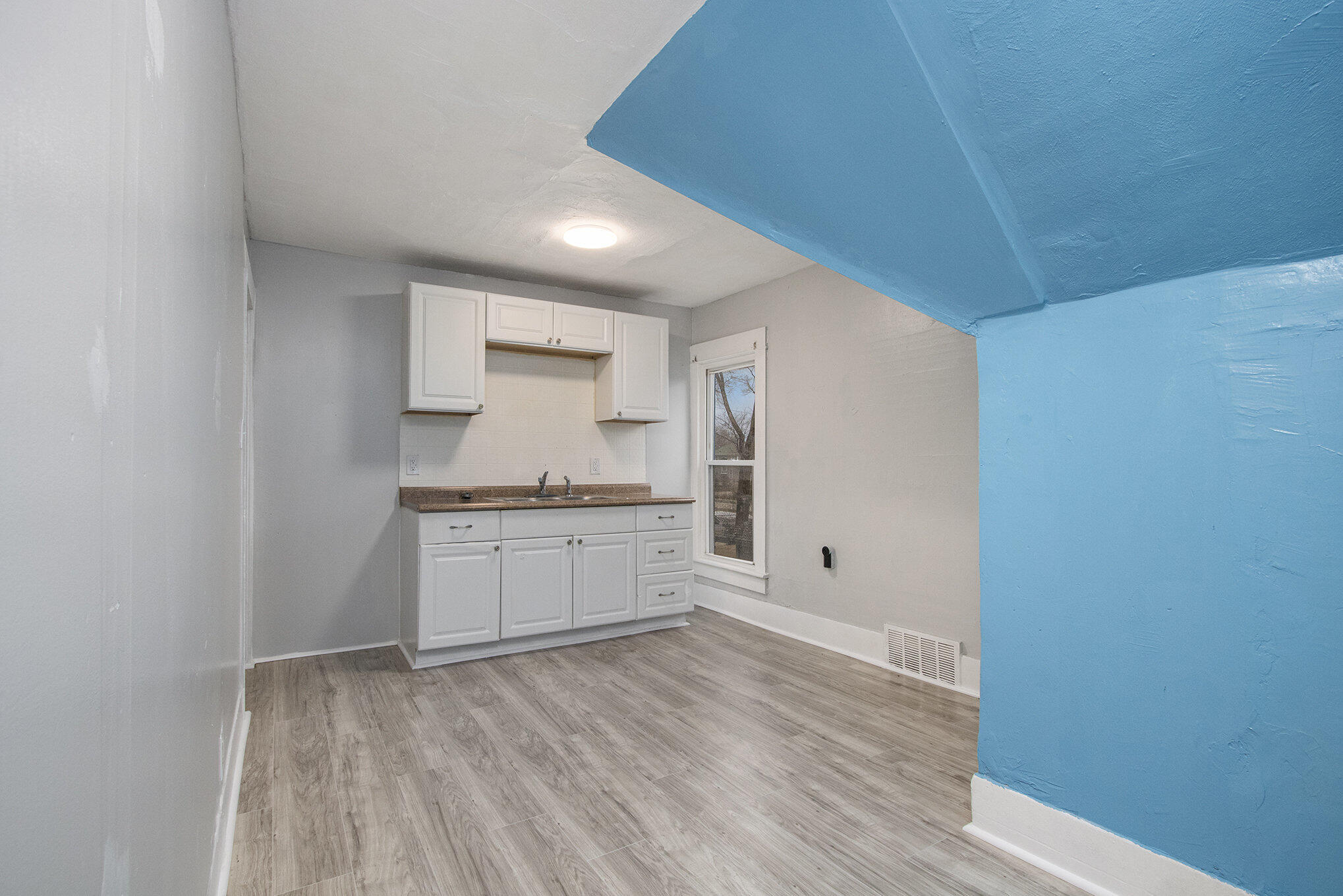 596 Superior Street Benton Harbor, MI 49022 - Photo 14 of 18 014_img_3675_796