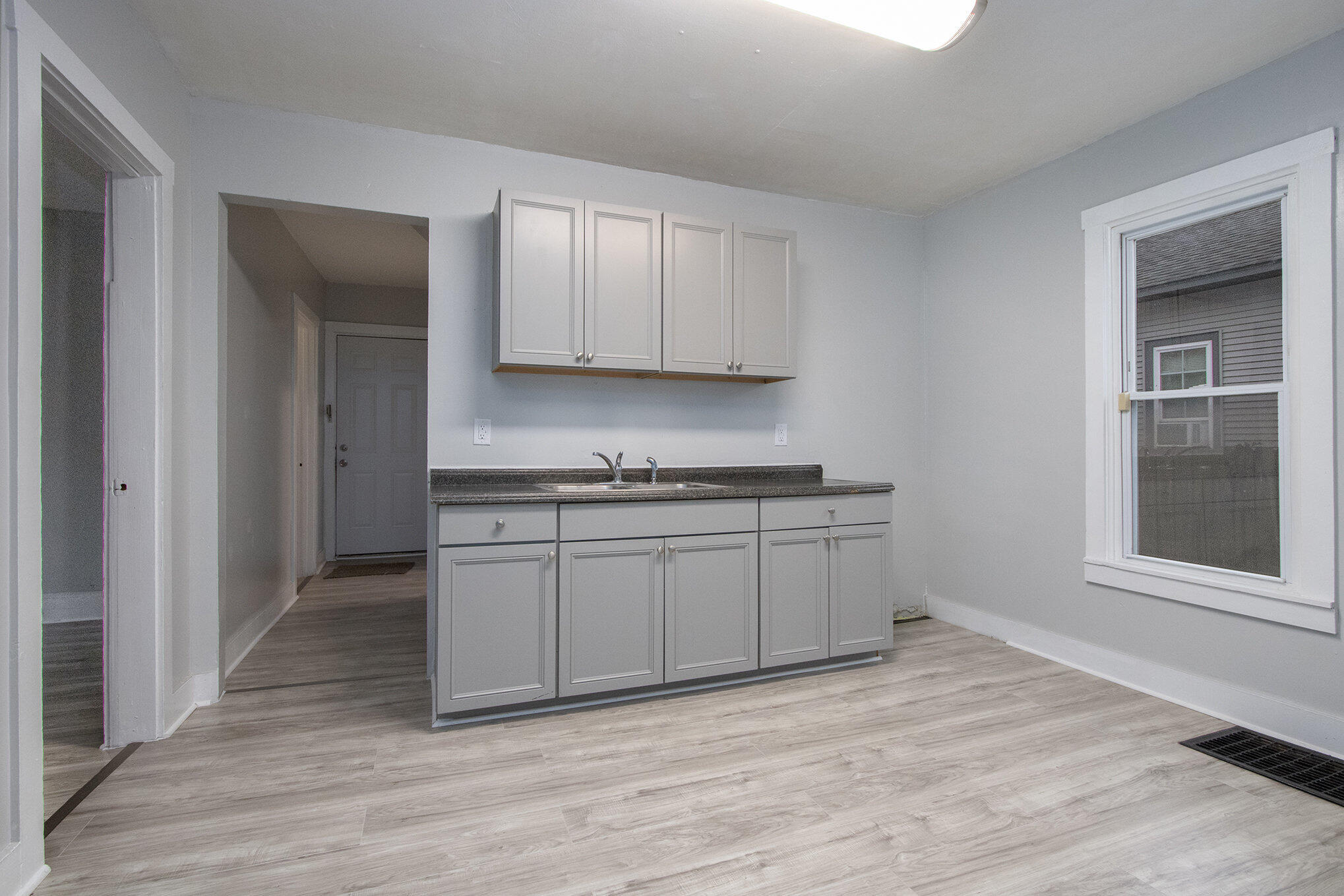 596 Superior Street Benton Harbor, MI 49022 - Photo 3 of 18 003_img_3646_582