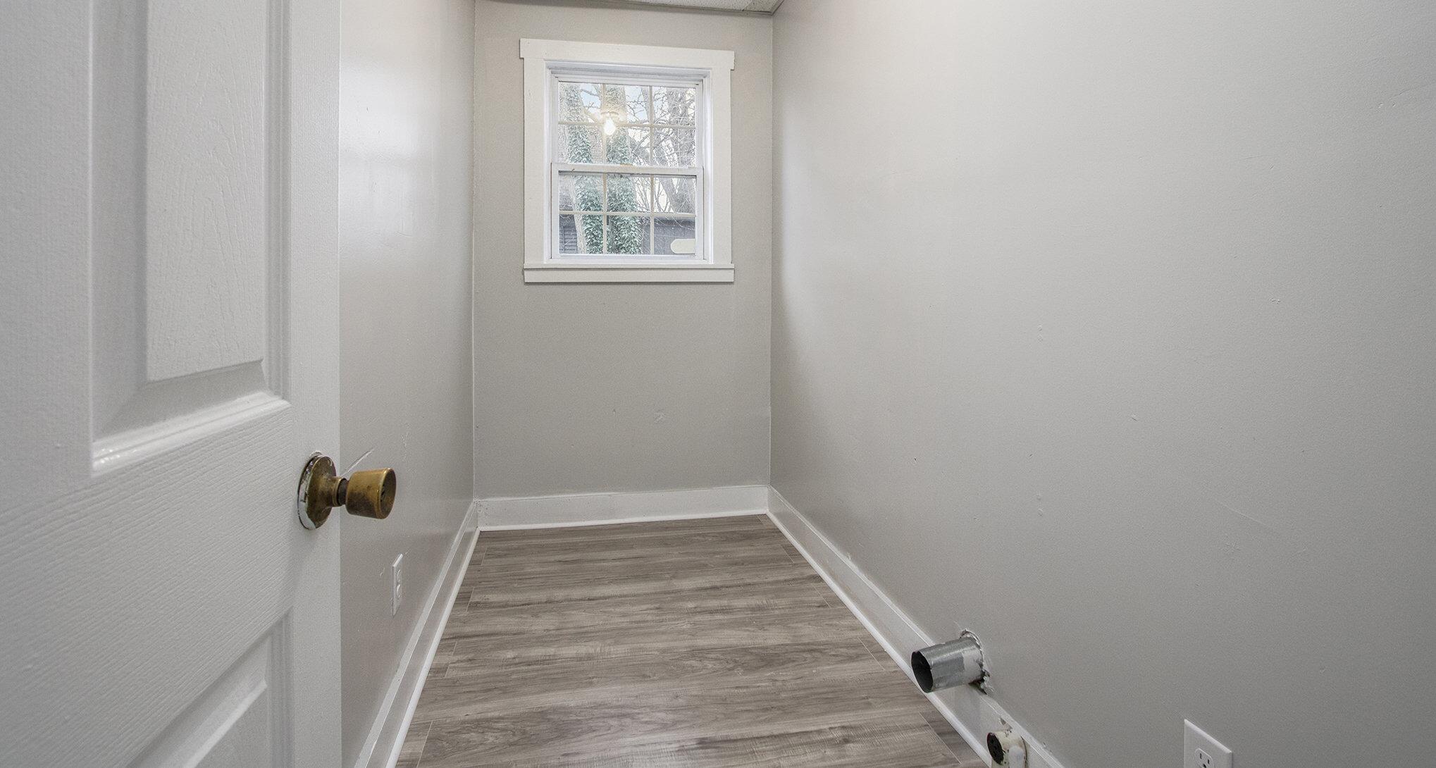 596 Superior Street Benton Harbor, MI 49022 - Photo 9 of 18 009_img_3660_114