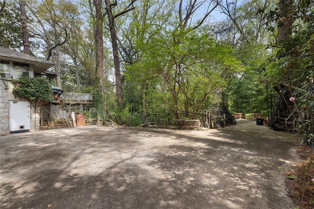 747 Lullwater Road Northeast Atlanta, GA 30307 - Photo 5 of 10