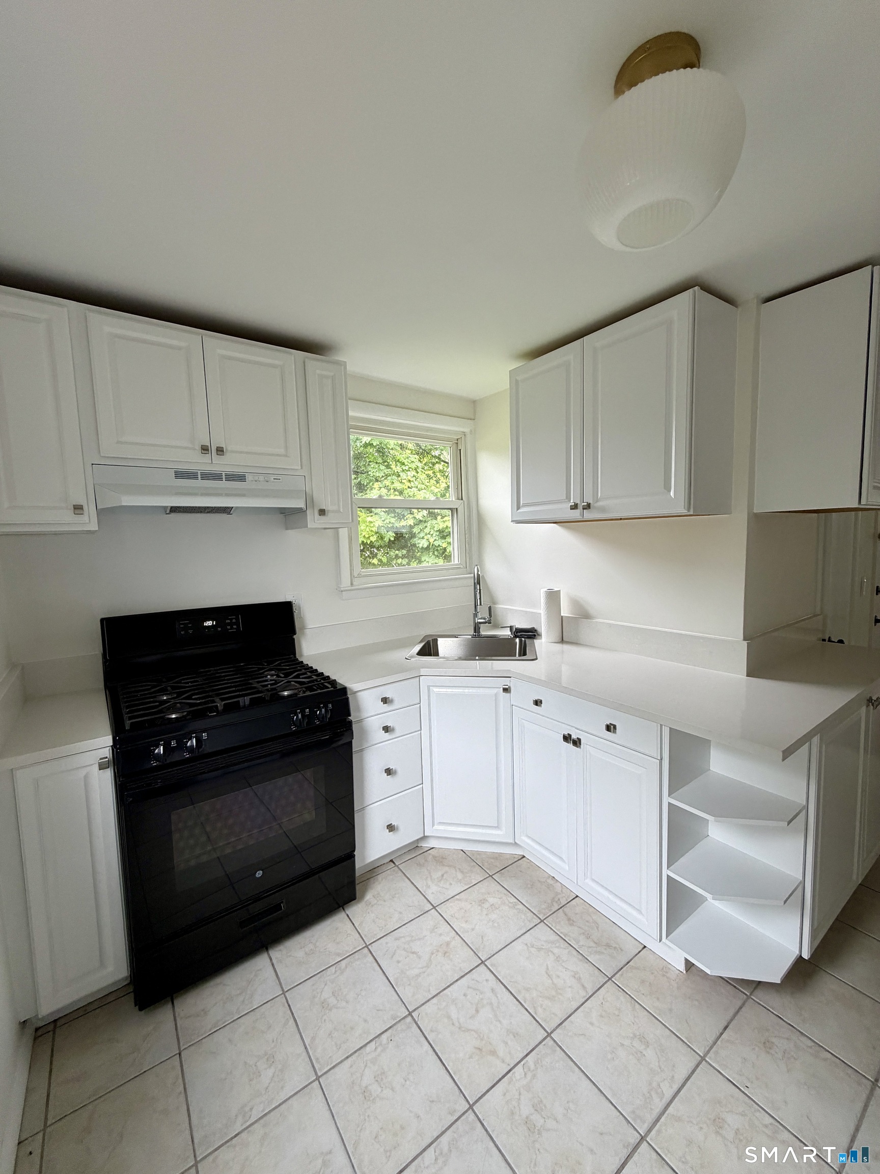 33 MacIntosh Road Norwalk, CT 06851 - Photo 5 of 17