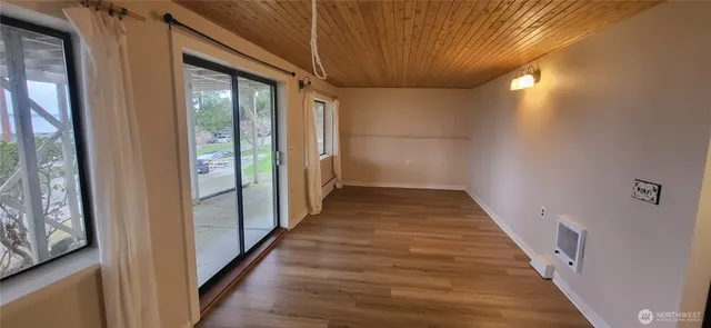 $1,400 | 281 North Maple Street, Unit B, Camano Island, WA 98282