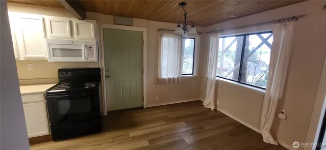 $1,400 | 281 North Maple Street, Unit B, Camano Island, WA 98282