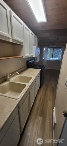 $1,400 | 281 North Maple Street, Unit B, Camano Island, WA 98282