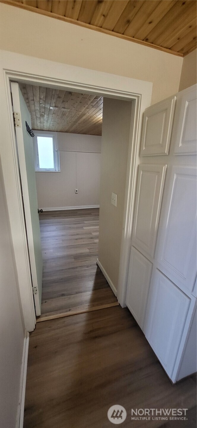 281 North Maple Street, Unit B Camano Island, WA 98282 - Photo 9 of 14 a view of entryway