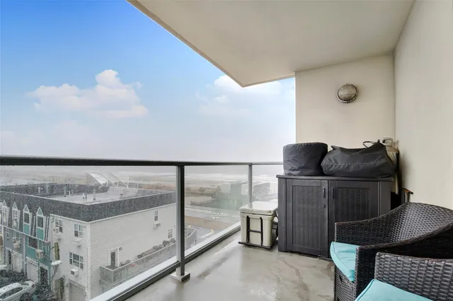 $699,000 | 151 Beach 96th Street, Unit 5D | Rockaway Beach