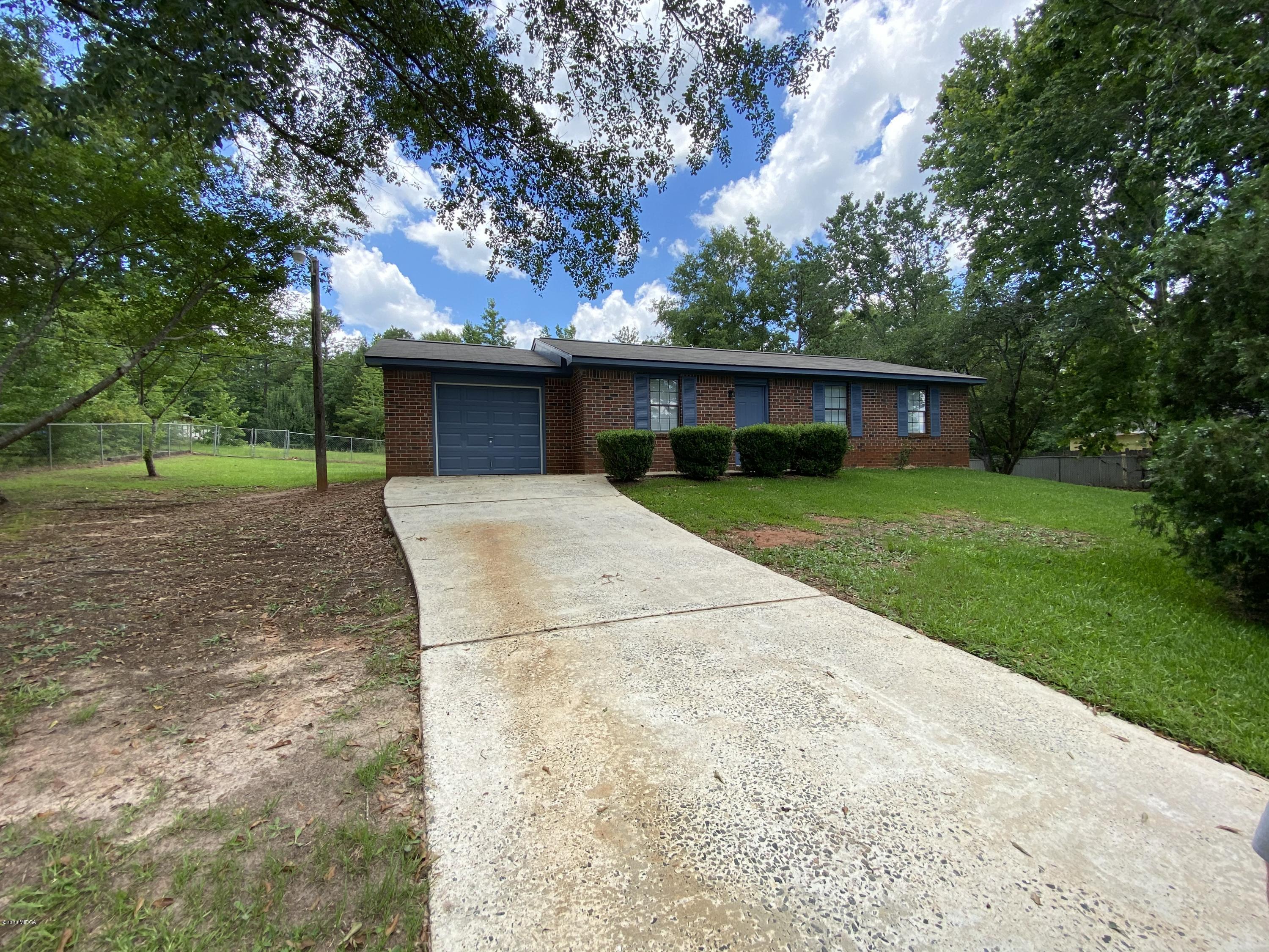 1171 Henderson Road Macon, GA 31217 - Photo 2 of 18 0FF184A5-C6F9-49FE-8585-203CD664982E