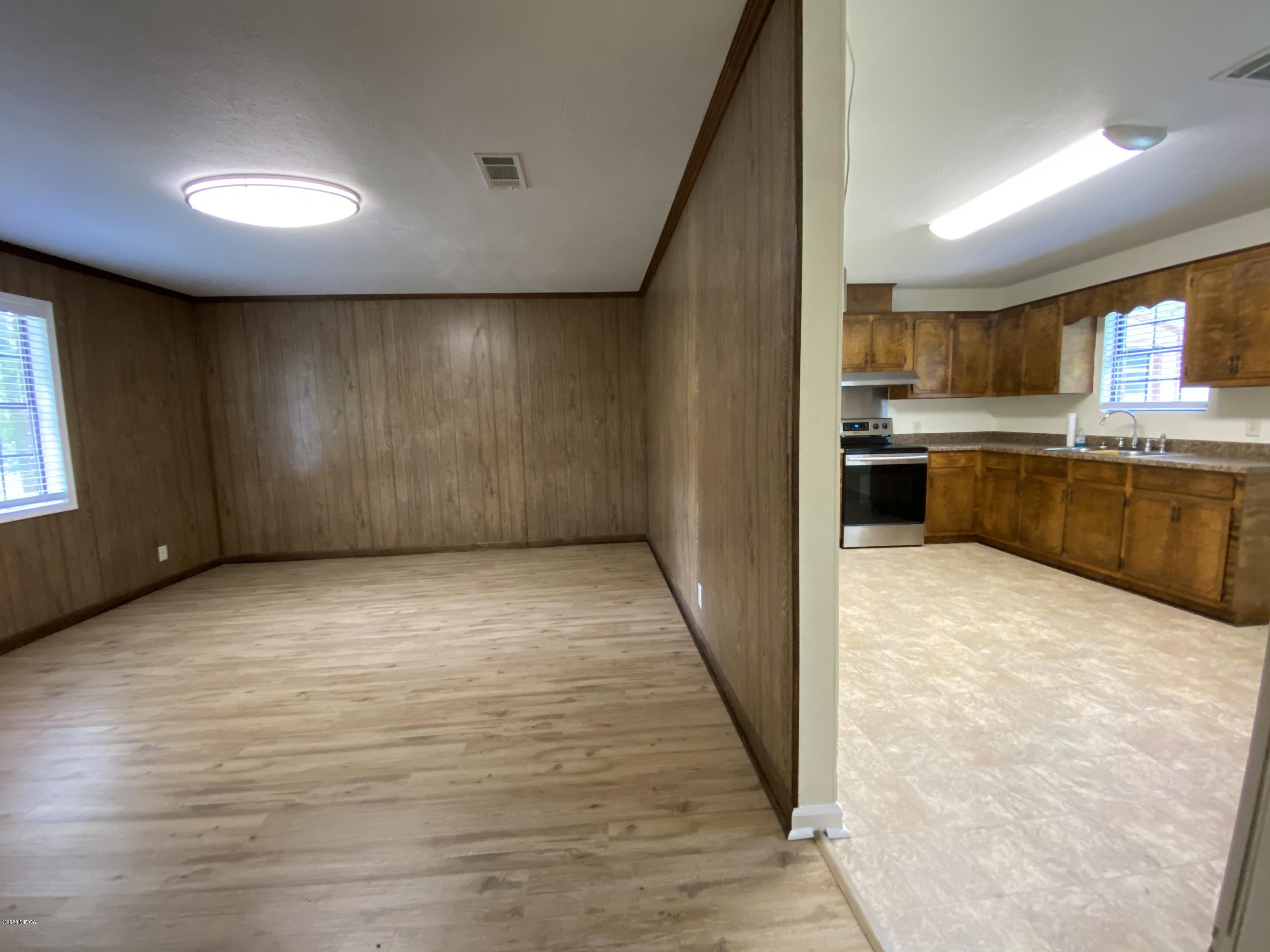 1171 Henderson Road Macon, GA 31217 - Photo 4 of 18 B65447CE-9F0E-46FF-8F0D-16B5B26BAC8E