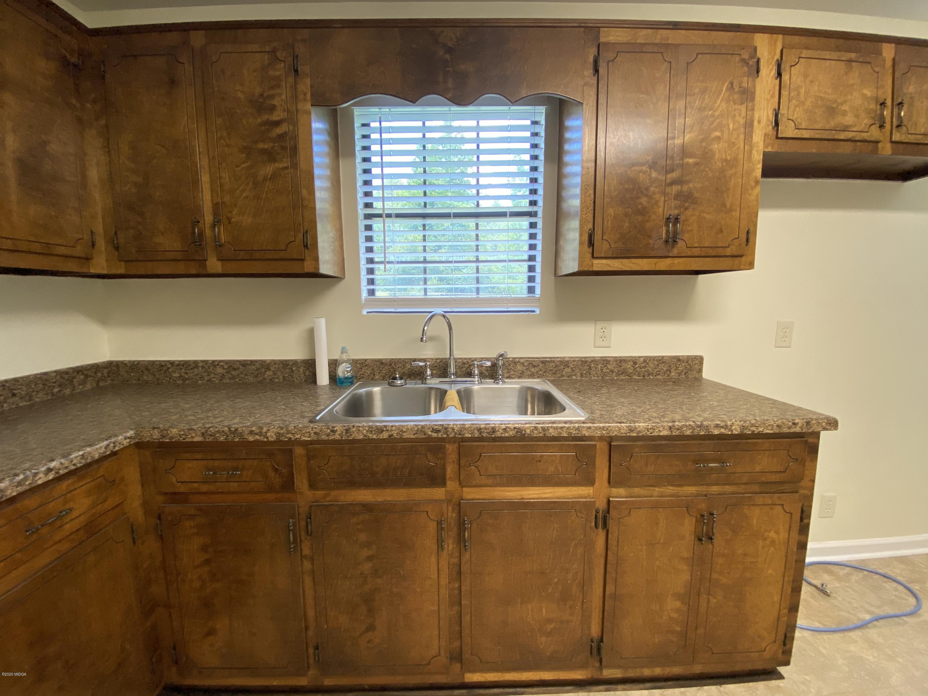 1171 Henderson Road Macon, GA 31217 - Photo 7 of 18 7DD26004-762B-4BD4-ADD9-D96CFE05467F