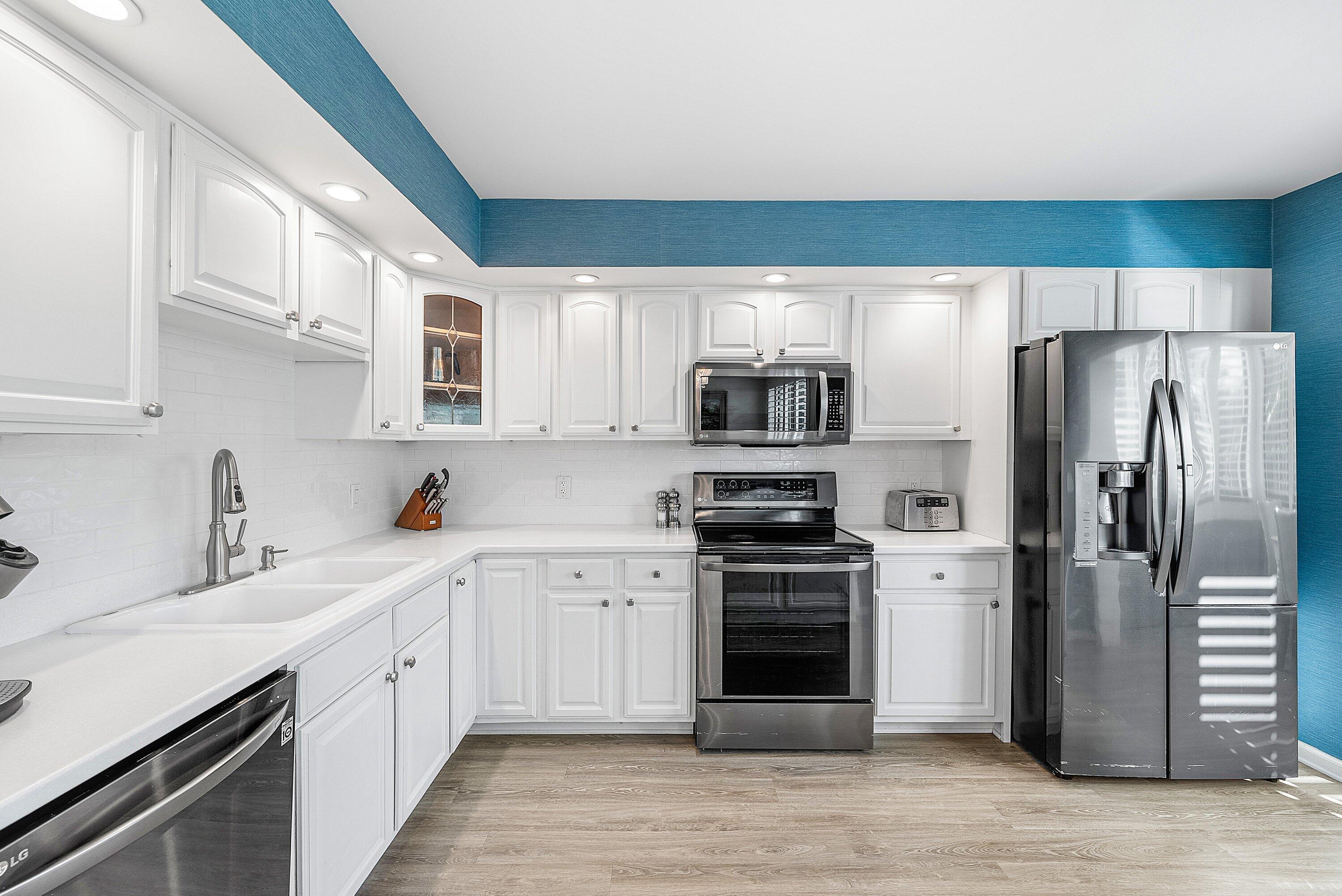 10103 Quail Covey Road, Unit HIBISCUS N Boynton Beach, FL 33436 - Photo 17 of 55 Kitchen