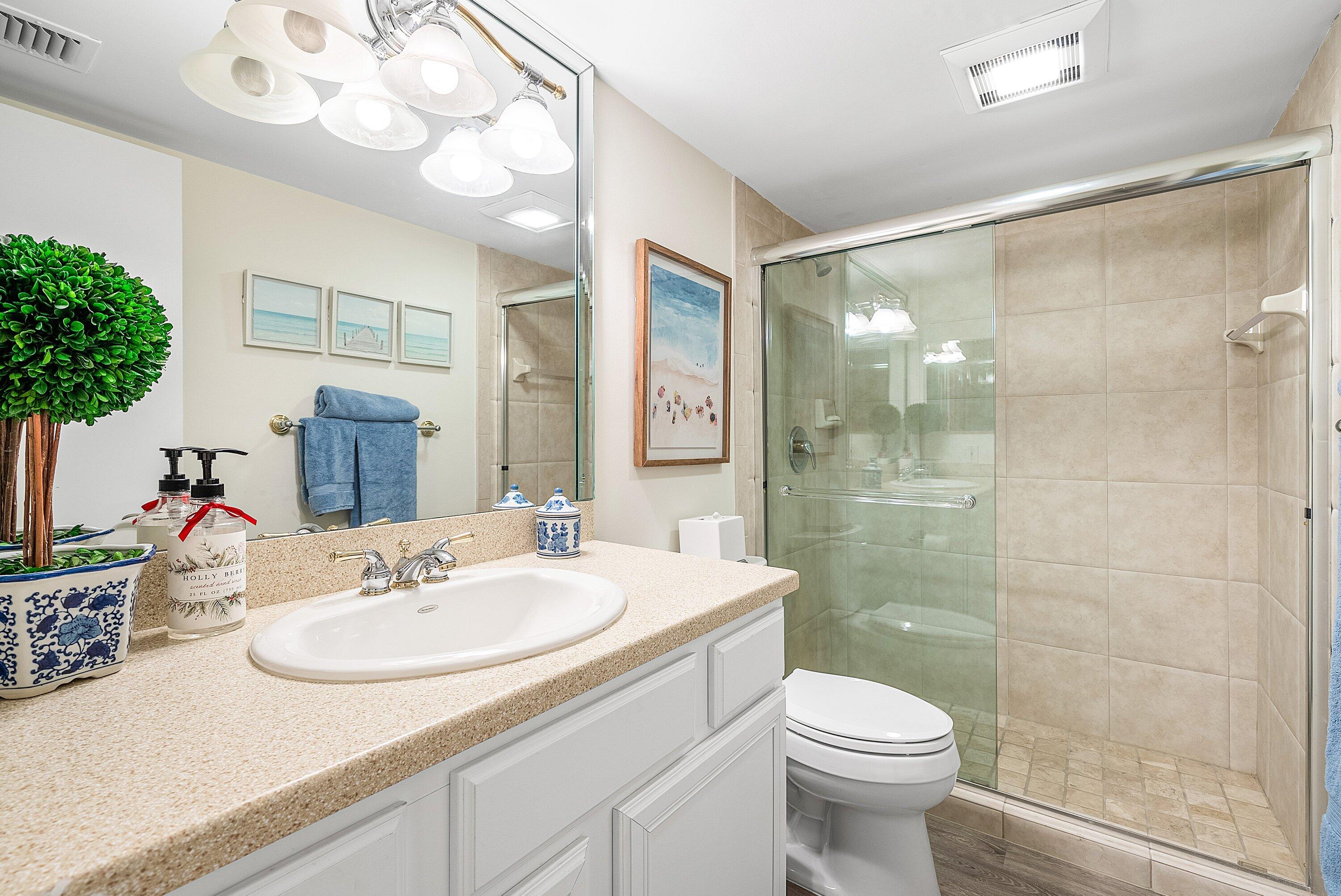 10103 Quail Covey Road, Unit HIBISCUS N Boynton Beach, FL 33436 - Photo 21 of 55 Guest Bath