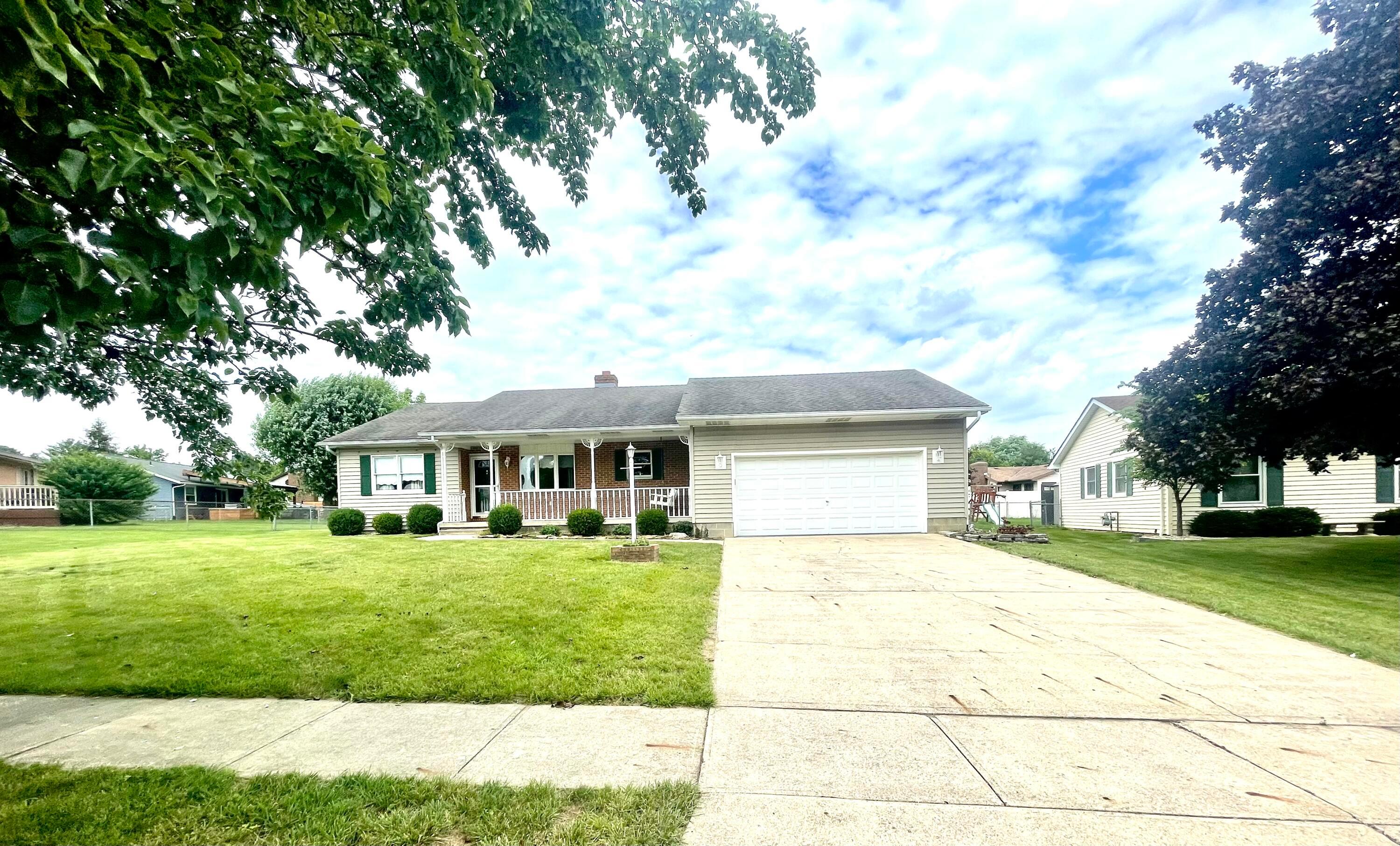 404 Ridgedale Drive Circleville, OH 43113 - Photo 2 of 42 0B0105A6-4509-4C5B-86A8-32A85E7657E8