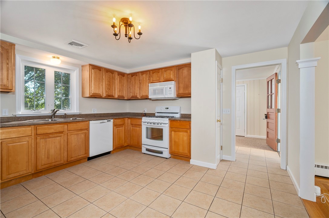 35 Greenfield Road Cumberland, RI 02864 - Photo 17 of 28