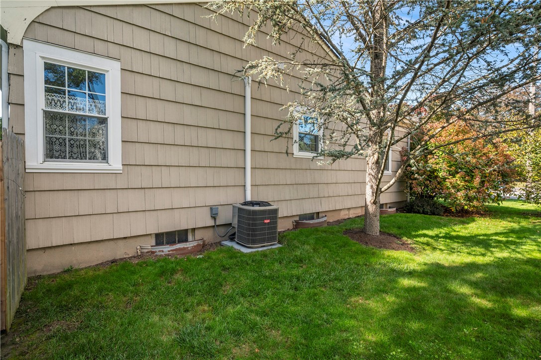 35 Greenfield Road Cumberland, RI 02864 - Photo 6 of 28