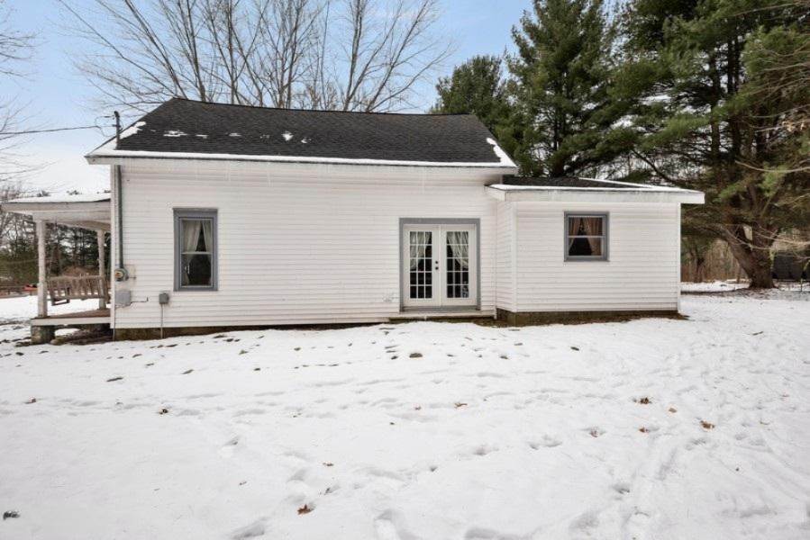 10264 Jericho Road Bridgman, MI 49106 - Photo 14 of 28 14_10264Jerichord_58_SideView_LowRes