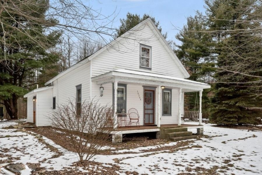 10264 Jericho Road Bridgman, MI 49106 - Photo 2 of 28 02_10264Jerichord_571_FrontView_LowRes