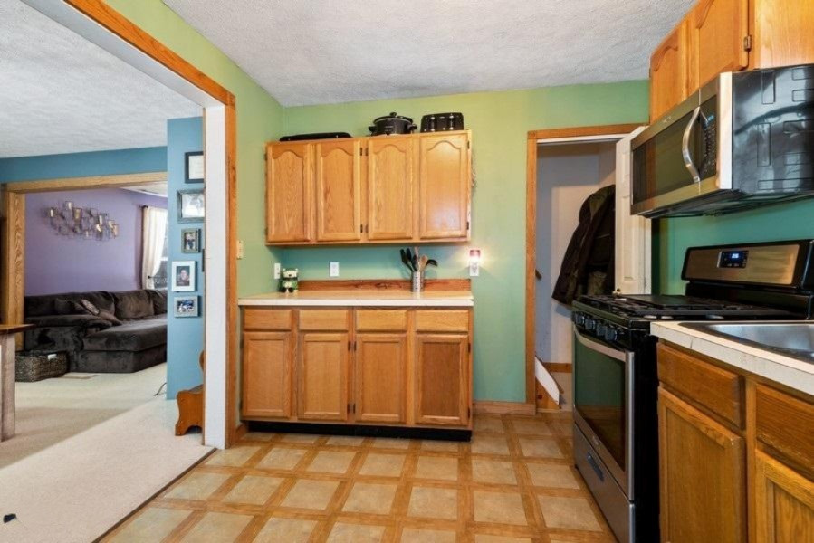 10264 Jericho Road Bridgman, MI 49106 - Photo 7 of 28 06_10264Jerichord_177_Kitchen_LowRes