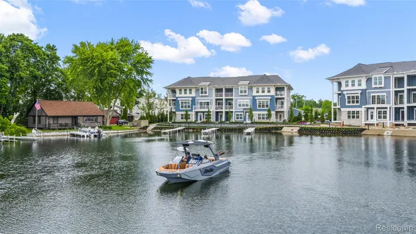 $4,850 | 456 Mystic Cove Ln., Unit 405, Lake Orion, MI 48362