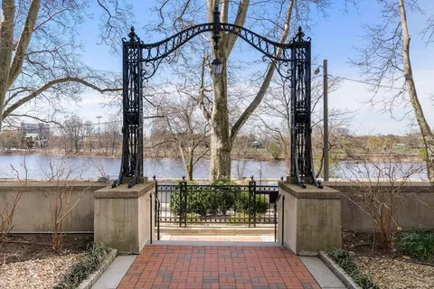 $1,750,000 | 985 Memorial Drive, Unit 603, Cambridge, MA 02138