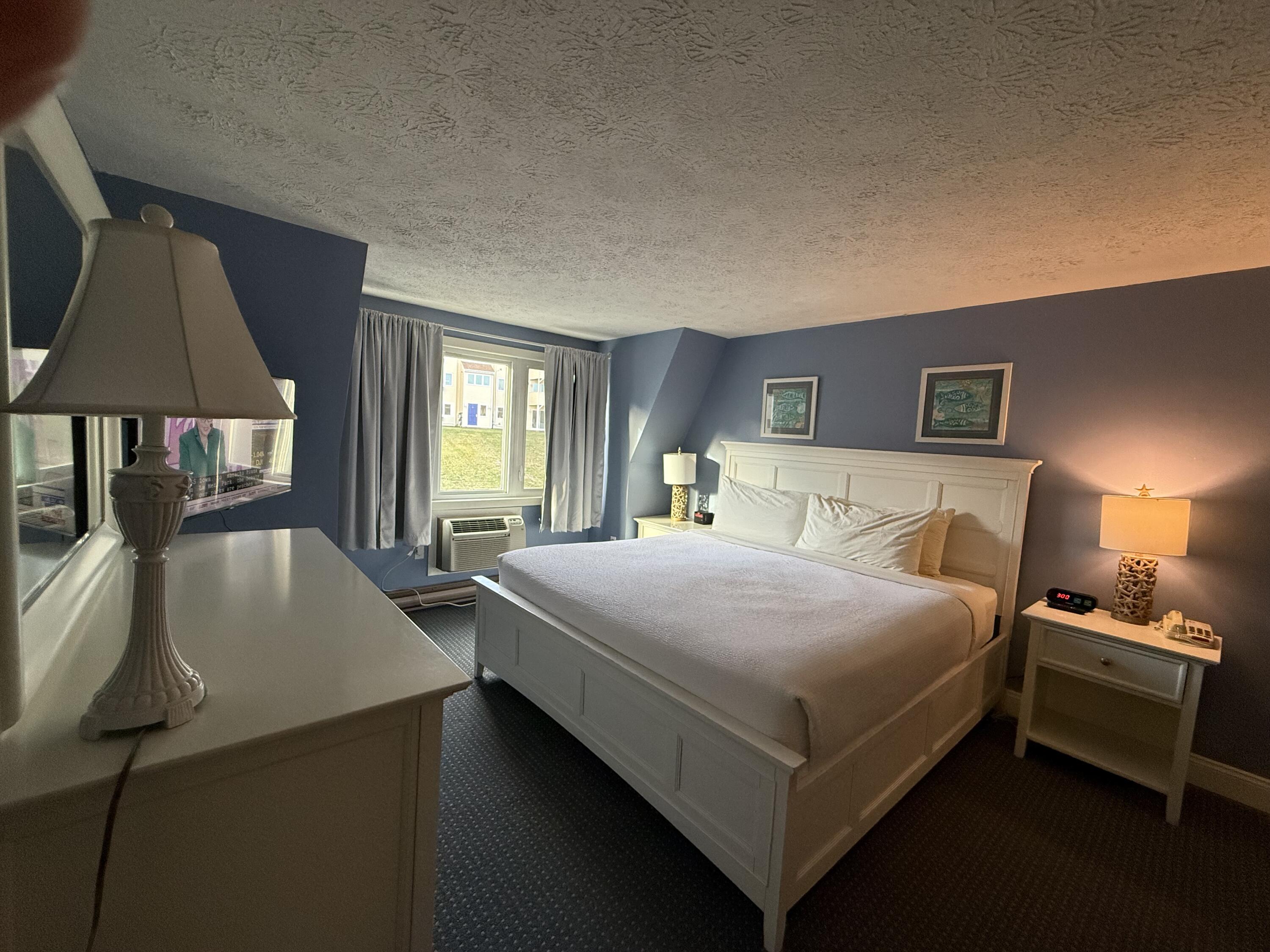 1373 Post Road, Unit 4E Wells, ME 04090 - Photo 10 of 29 PRIMARY BED ROOM