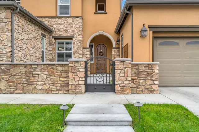 $799,950 | 4199 North Quail Crossing, Clovis, CA 93619