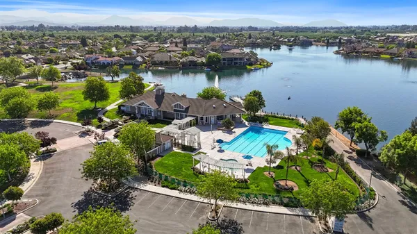 $779,950 | 4199 North Quail Crossing, Clovis, CA 93619