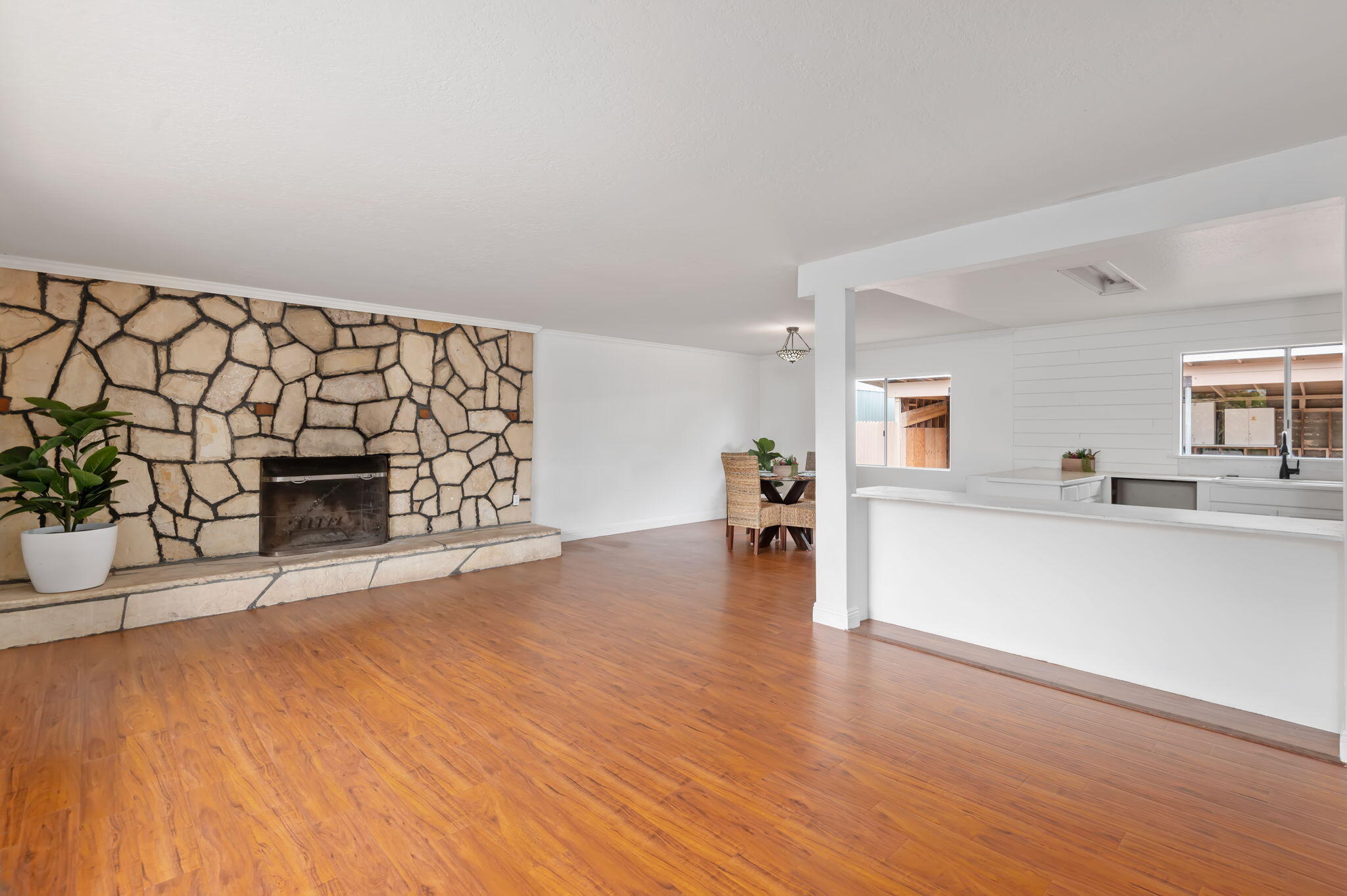 5002 Foothill Road Carpinteria, CA 93013 - Photo 14 of 32 Stone Gas Fireplace