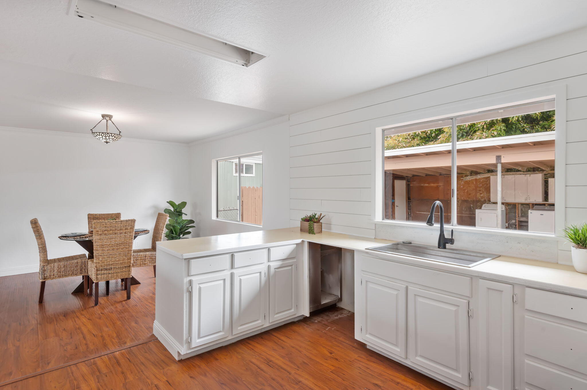 5002 Foothill Road Carpinteria, CA 93013 - Photo 16 of 32 Breakfast Bar