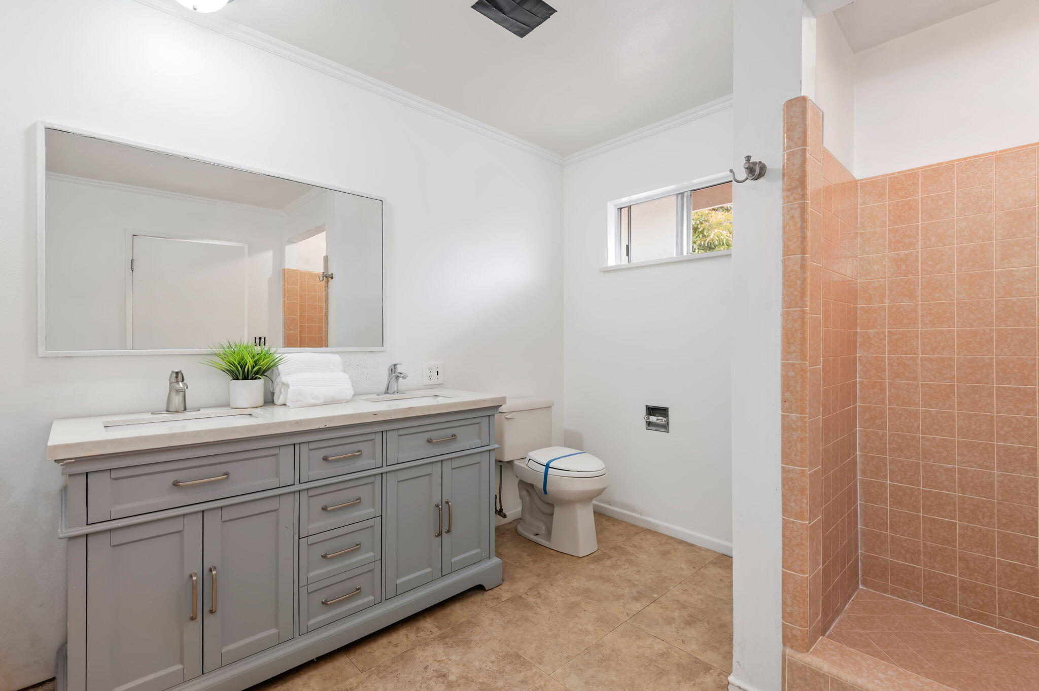 5002 Foothill Road Carpinteria, CA 93013 - Photo 19 of 32 Primary Bathroom