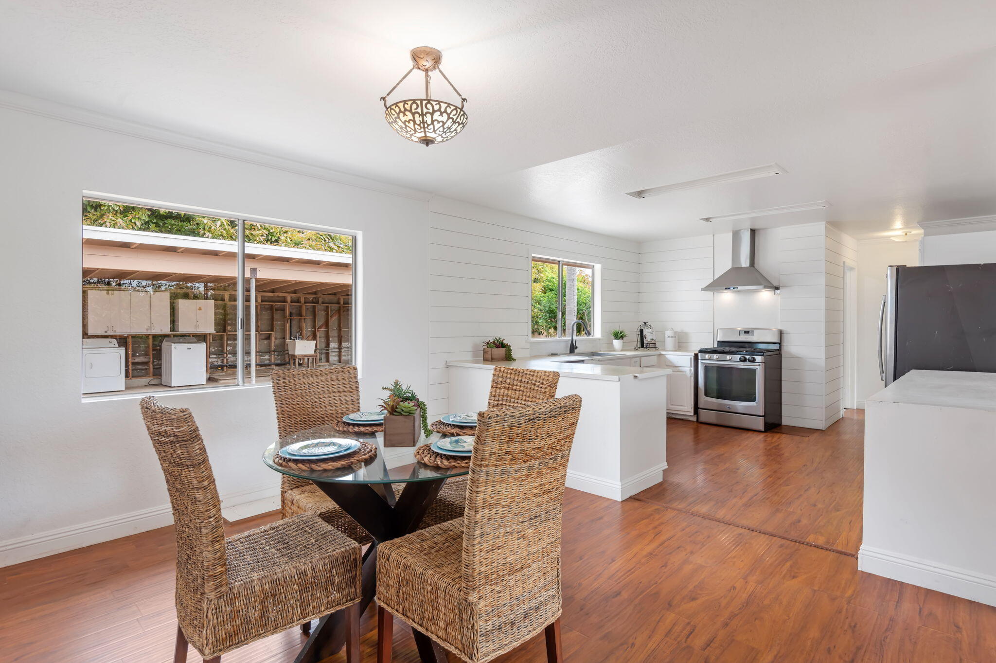 5002 Foothill Road Carpinteria, CA 93013 - Photo 5 of 32 Dining / Kicthen