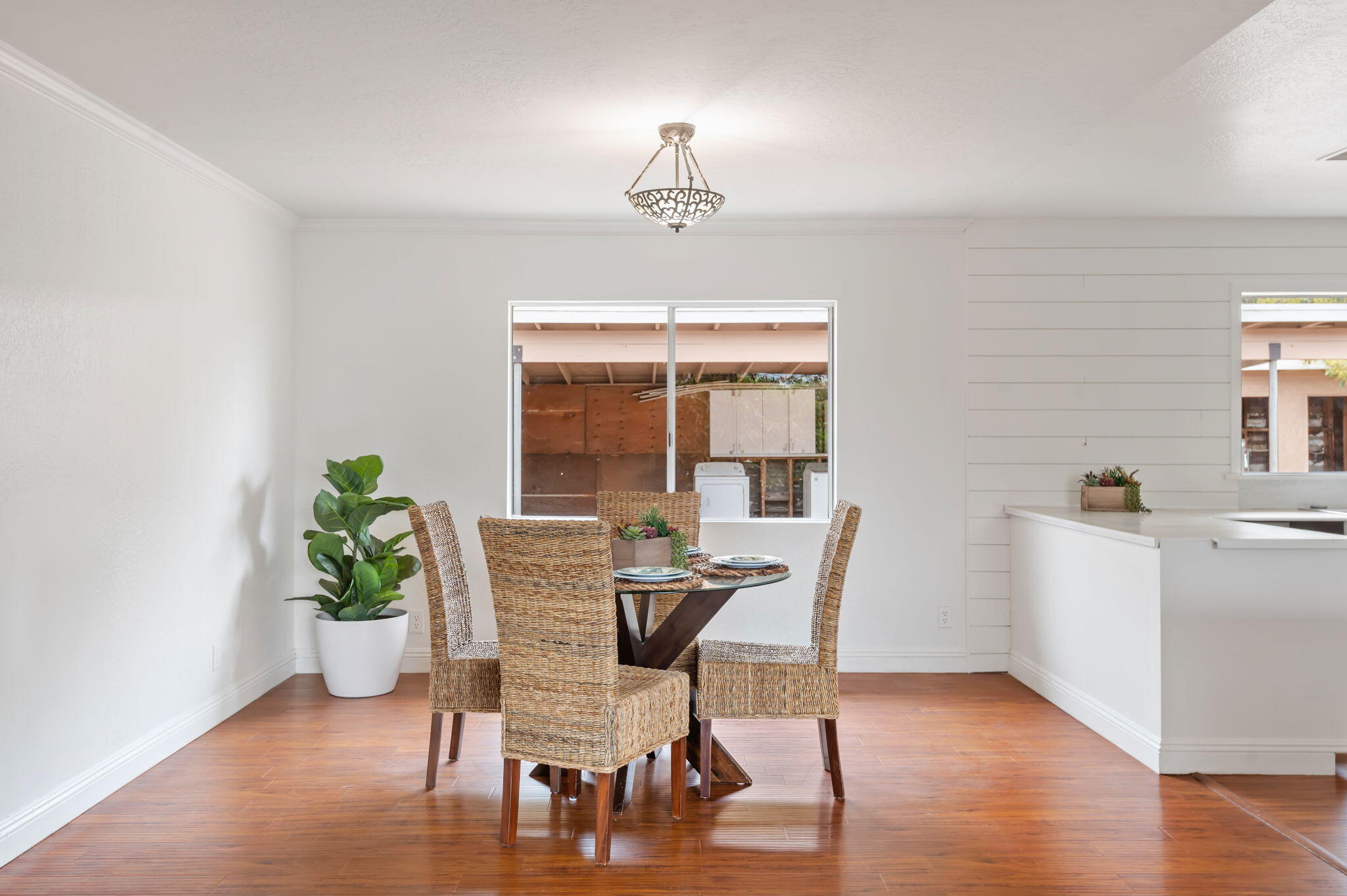 5002 Foothill Road Carpinteria, CA 93013 - Photo 9 of 32 Dining