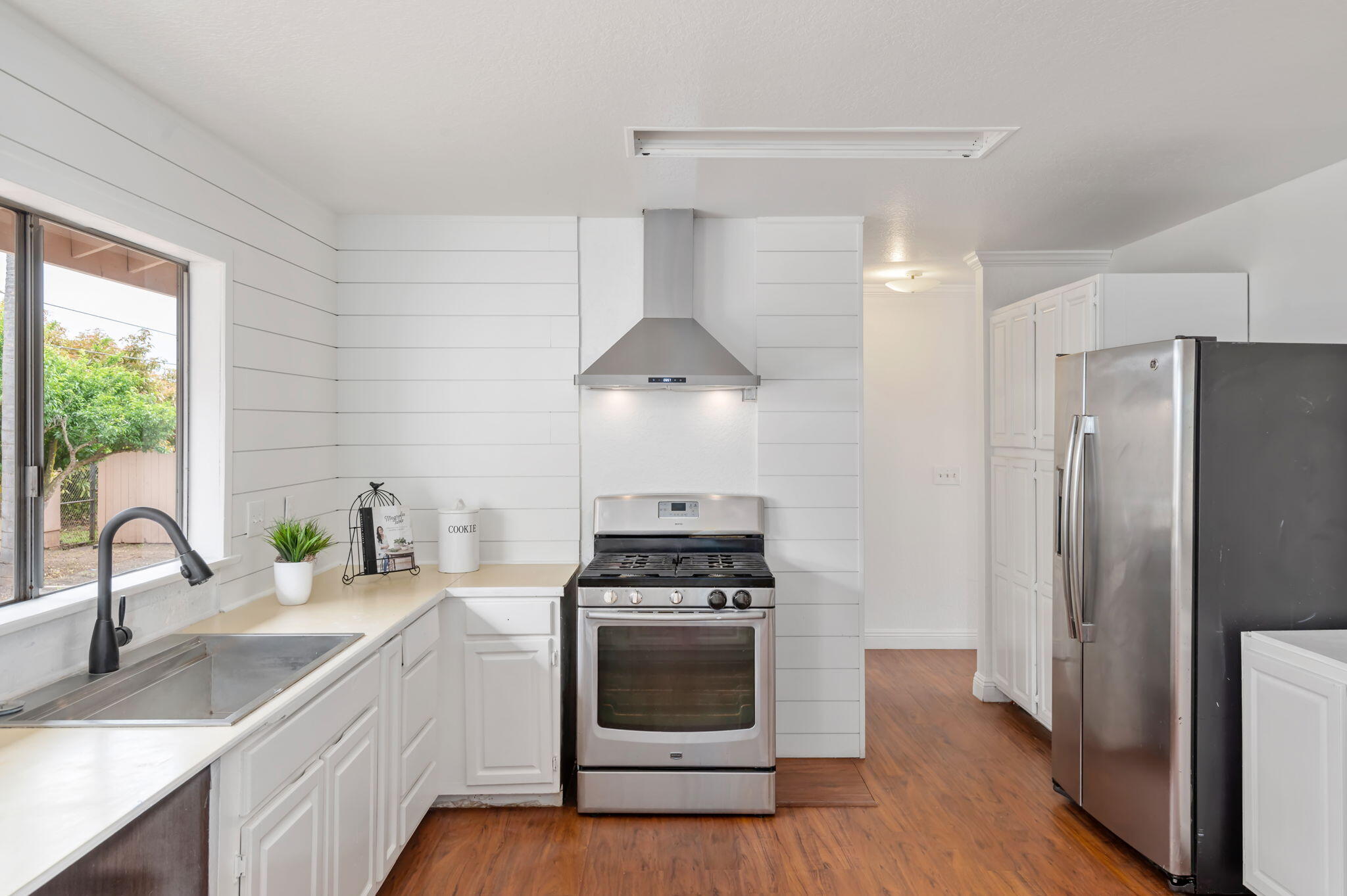 5002 Foothill Road Carpinteria, CA 93013 - Photo 10 of 32 Stainless Steel Appliances