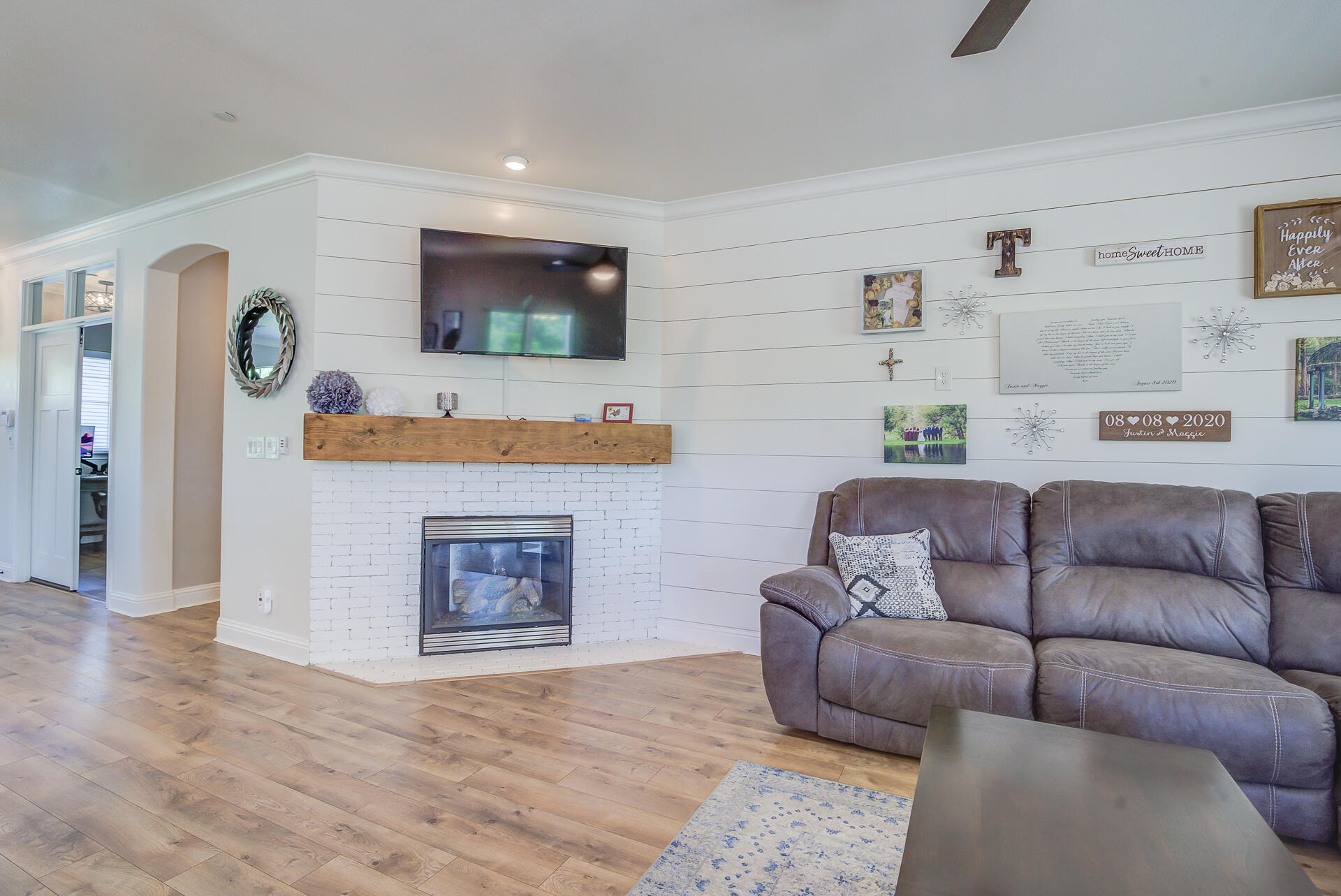 4090 Cambria Drive Redding, CA 96002 - Photo 18 of 48 a living room with furniture and a flat screen tv