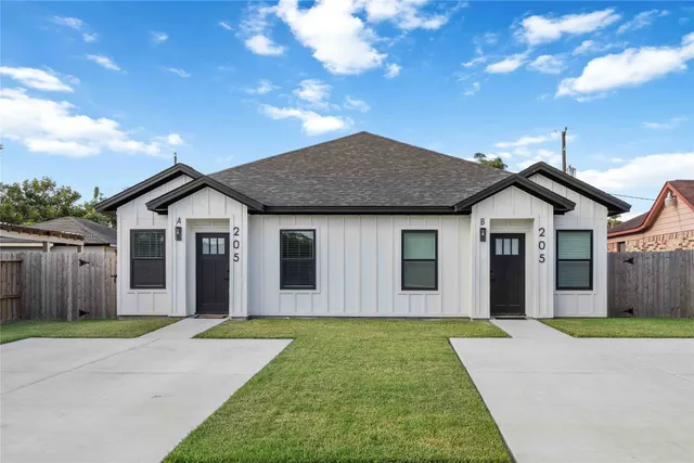 $2,000 | 205 Bolden Street, Unit A, Houston, TX 77029