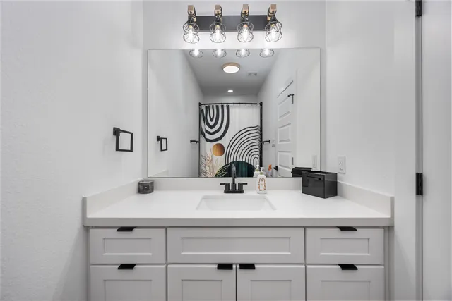 $2,000 | 205 Bolden Street, Unit A, Houston, TX 77029