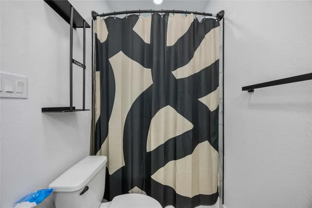 $2,000 | 205 Bolden Street, Unit A, Houston, TX 77029