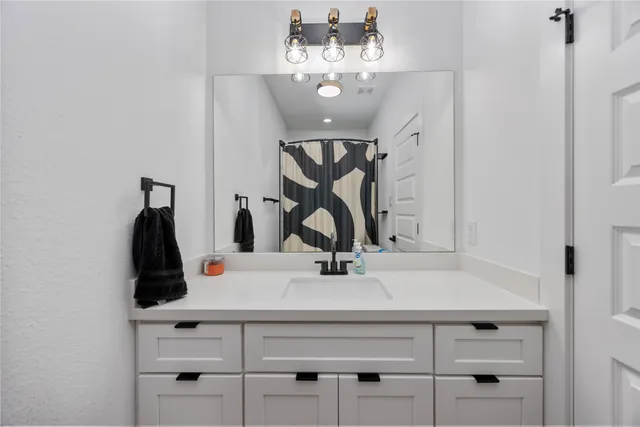 $2,000 | 205 Bolden Street, Unit A, Houston, TX 77029