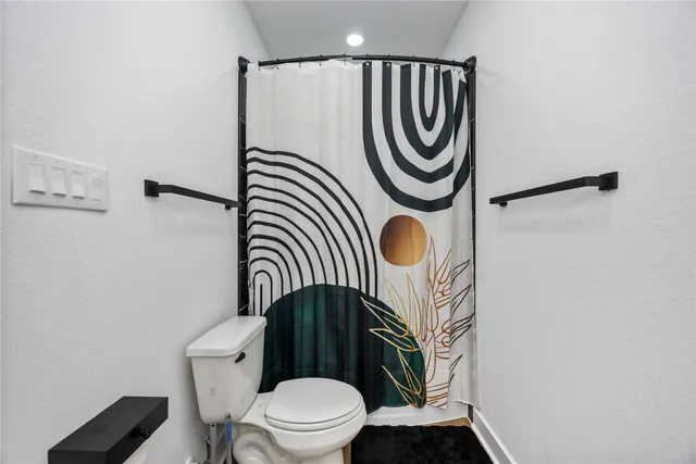 $2,000 | 205 Bolden Street, Unit A, Houston, TX 77029