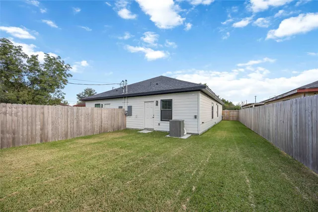 $2,000 | 205 Bolden Street, Unit A, Houston, TX 77029